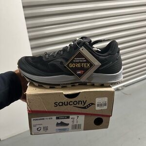 - Saucony XODUS 11 size  7 .8.5 10.5 men color gray black